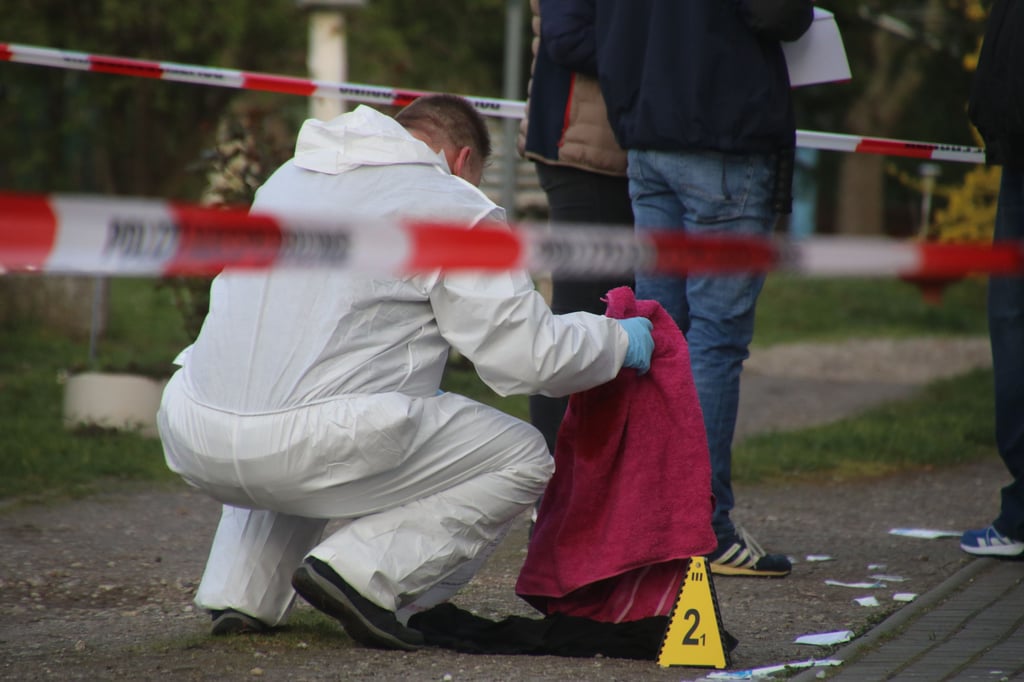 Die Kriminaltechnik sicherte am Tatort Spuren.