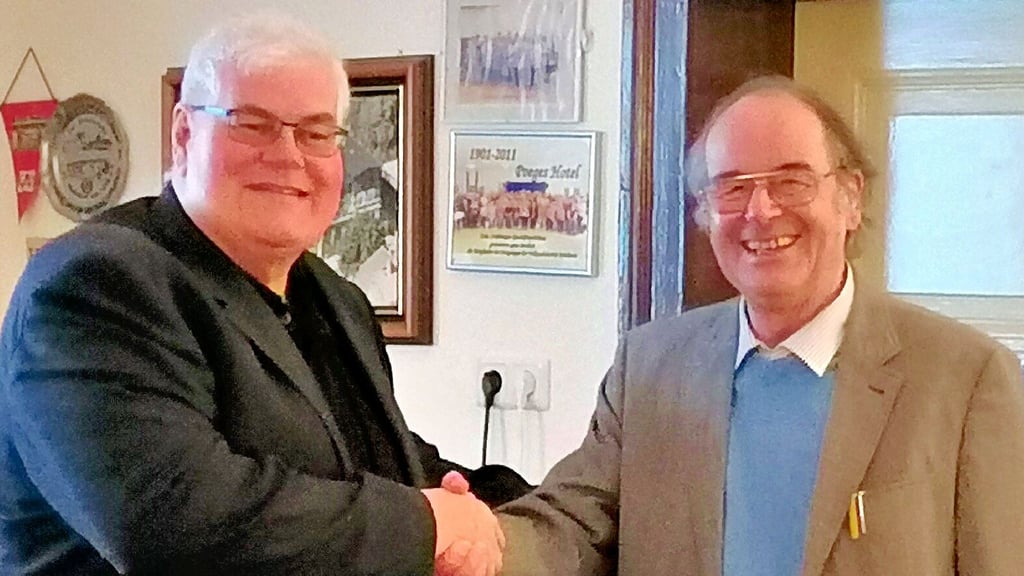 Rainer Kuhn vom Vorstand des Heimatvereins bedankte sich bei Wolfram Bleis für den interessanten Vortrag.