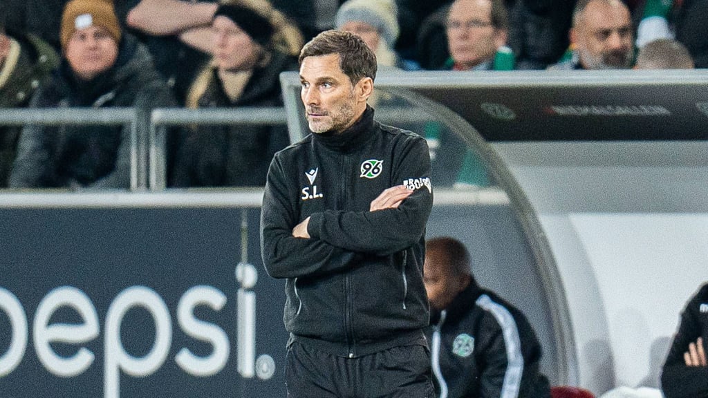 Stefan Leitl, Trainer von Hannover 96, hat für das Auswärtsspiel beim 1. FC Magdeburg große personelle Auswahl.