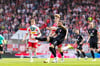 Niklas Kreuzer (v.) feierte in Regensburg sein Startelf-Comeback in der dritten Liga, der HFC verlor aber 0:2.