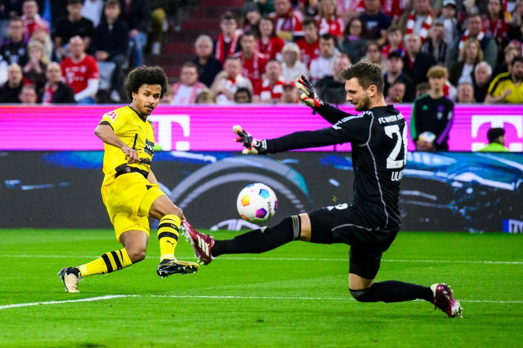 Karim Adeyemi (l) brachte den BVB früh in Führung.