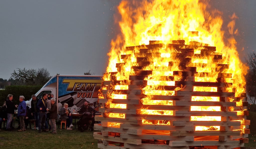 Mit dreieinhalb Metern ist das Genthiner das größte Ostereierfeuer im Jerichower Land.