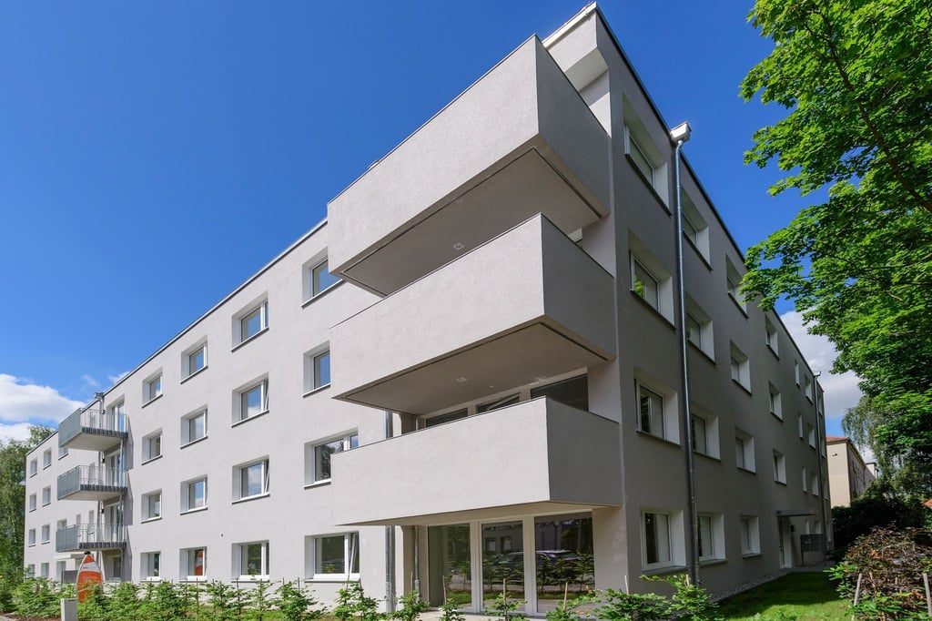 Blick auf einen Wohnblock am Rande der Eröffnung von 22 neugebauten Wohnungen im Jahr 2020.
