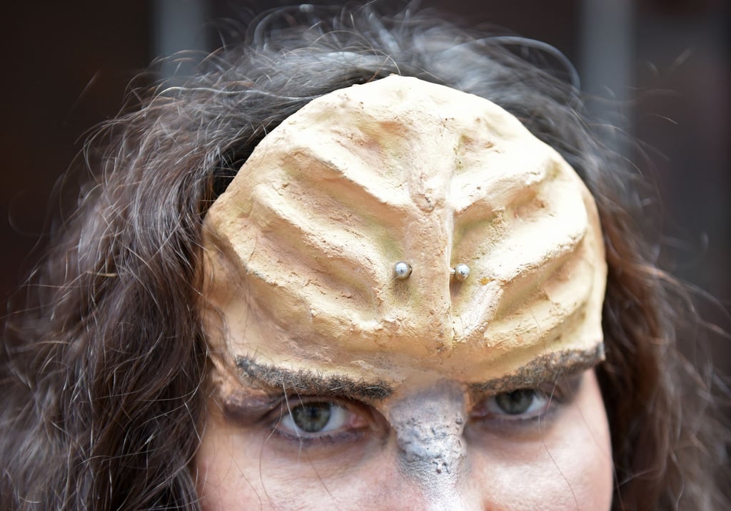 Ein Fan mit Klingonen-Stirn - „Ich hätte nie gedacht, dass mal so viele Menschen Klingonisch lernen“, sagte dessen Entwickler, der US-amerikanische Sprachwissenschaftler Marc Okrand über den Zuspruch zu seiner Sprache.