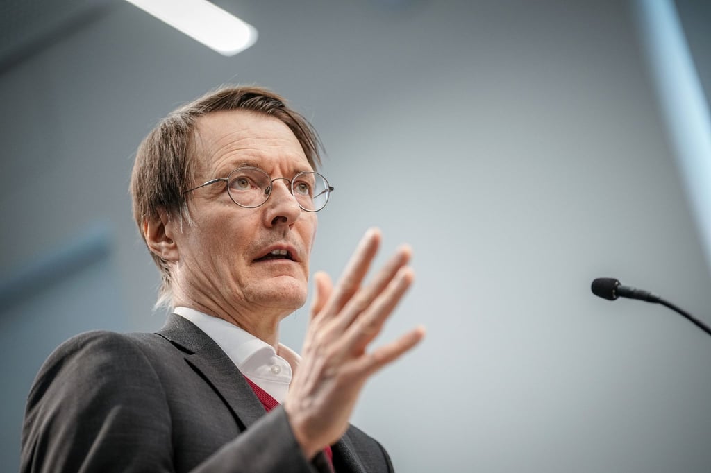 Karl Lauterbach ist nicht erfreut über Gerhard Schröders Freundschaft zu Wladimir Putin.