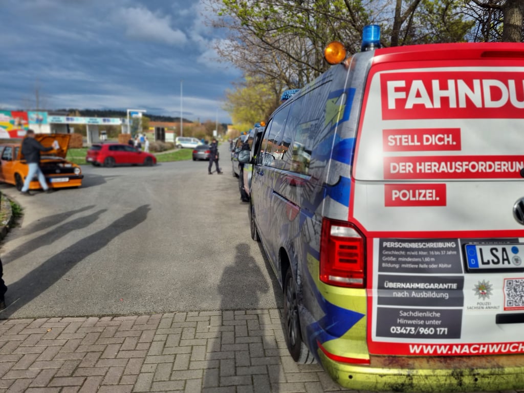 Polizisten aus Sachsen-Anhalt und Niedersachsen kontrollierten am Karfreitag den Verkehr im Landkreis Harz, vor allem an Stellen, die als Treffpunkte der Tuningsszene bekannt sind.