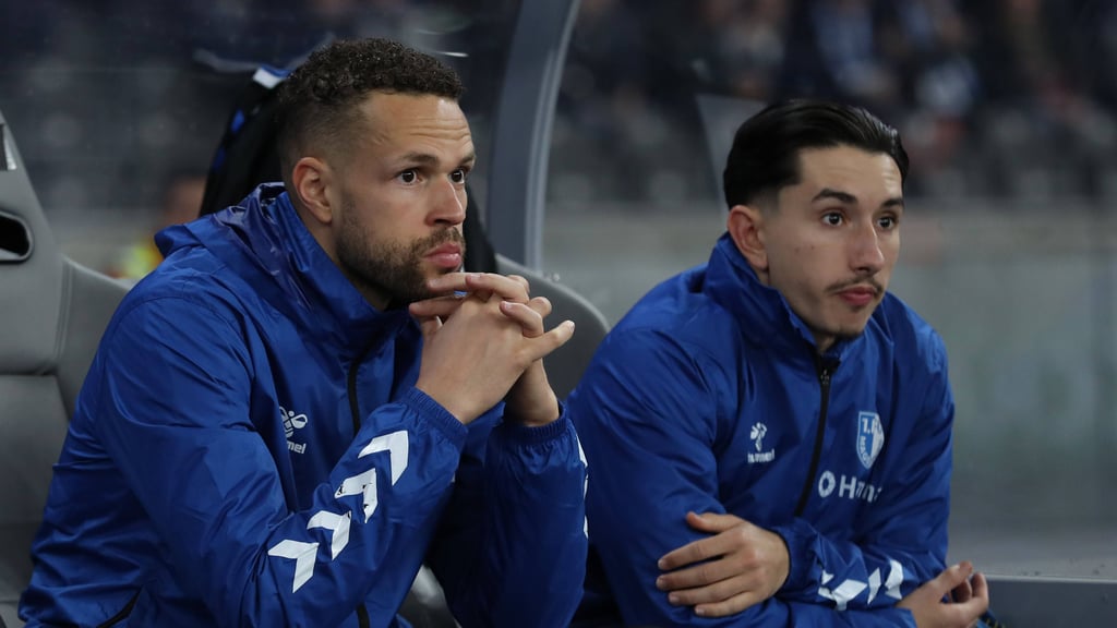 Luc Castaignos (l.) fehlt beim 1. FC Magdeburg im Kader gegen Hannover 96, Jason Ceka hingegen darf von Beginn an spielen.