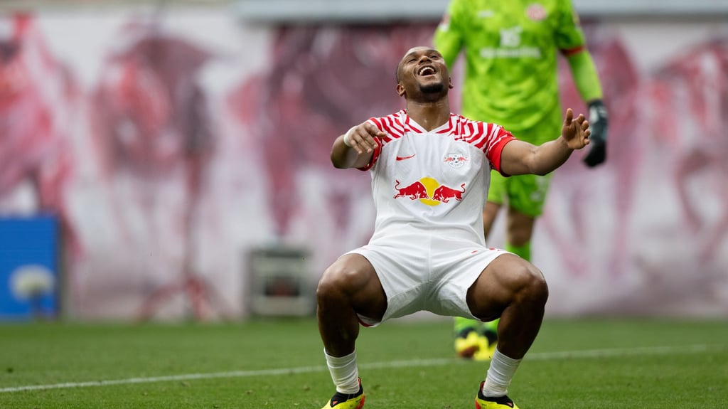 Mochte es nicht wahrhaben, aber der Ball wollte erneut nicht ins Tor: Lois Openda.