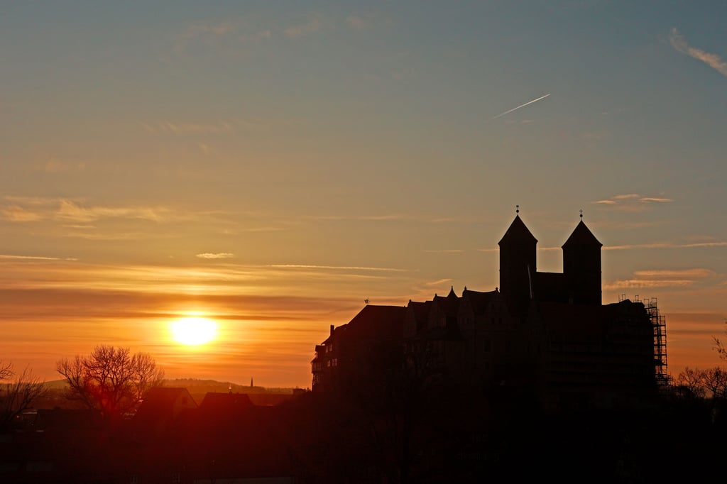 Die Stiftskirche in Quedlinburg im Gegenlicht - im Januar war die Welterbestadt im Harz trockenster Ort Deutschlands.