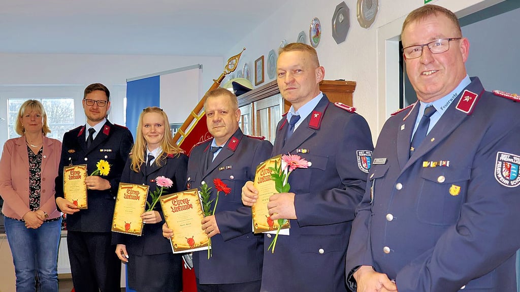 Volunteer fire department: Stendal district: Fire department supports ...