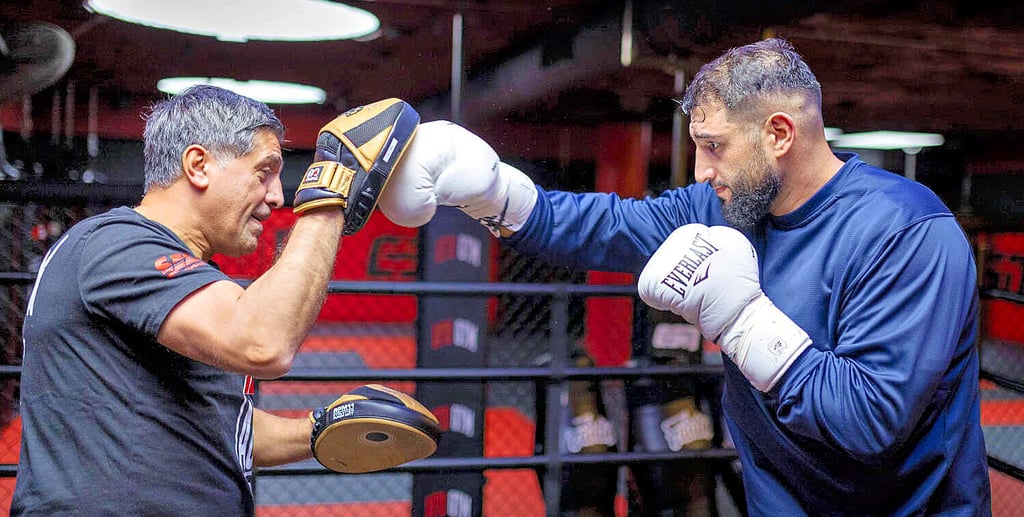 Agit Kabayel trainiert schon wieder fleißig mit Trainer Sükrü Aksu.