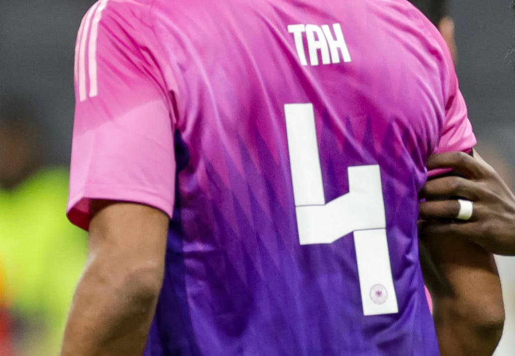 Das Design der Nummer 4 auf den Trikots der deutschen Nationalmannschaft soll geändert werden.