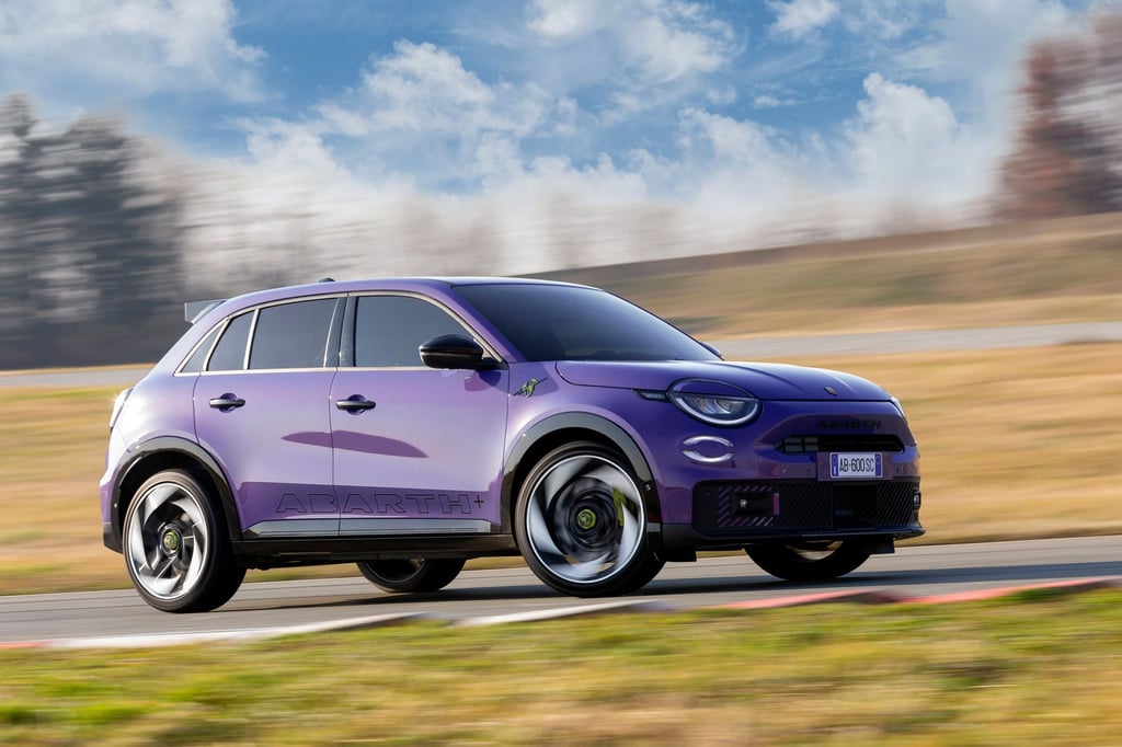 Abarth spendiert dem Fiat 600e mit 176 kW/240 PS einen deutlich stärkeren Antrieb.