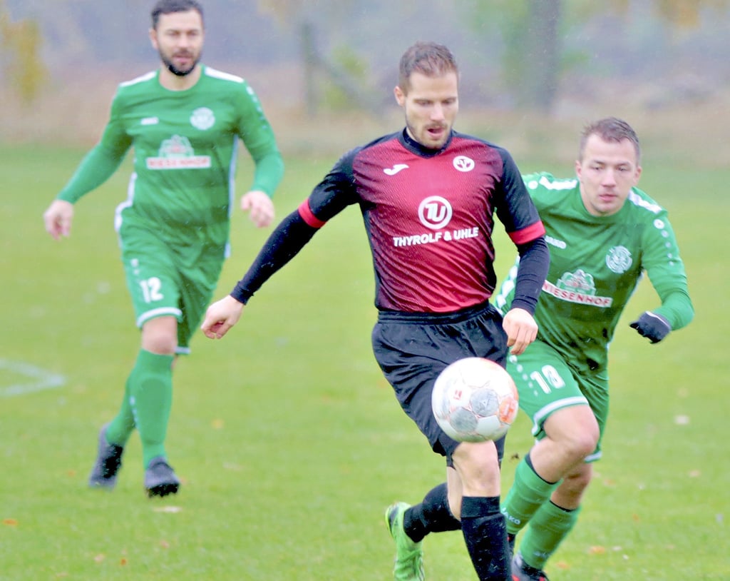 Der SC Nedlitz mit Paul Gehrmann (r.) und Nikolai Kuklin (l.) unterlag in Coswig deutlich 1:5.