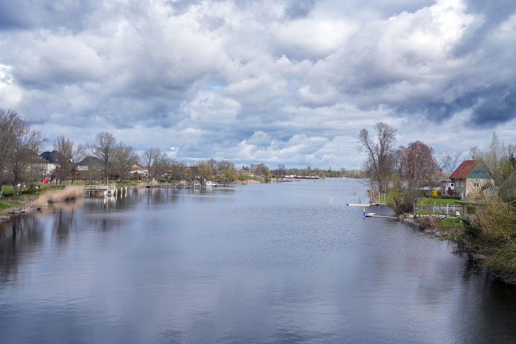 Blick von der Homeyenbrücke auf die Niederhavel beziehungsweise den Kleinen Beetzsee.