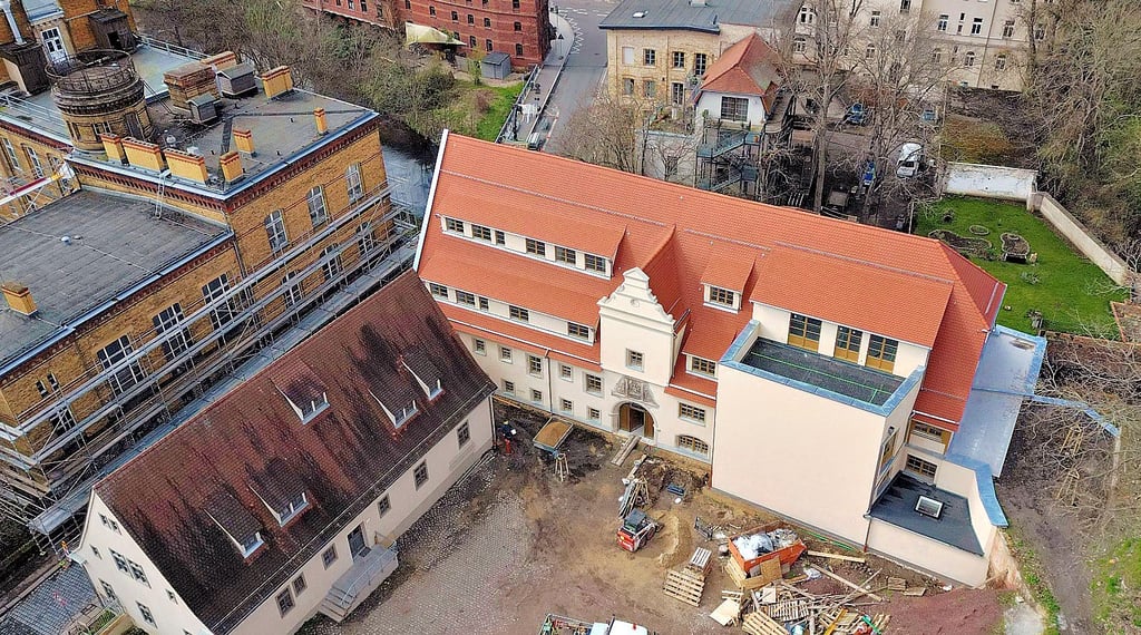 Von hoch oben: Der Neumühlen-Komplex mitsamt Kornspeicher (links) ist zum Schmuckstück geworden.