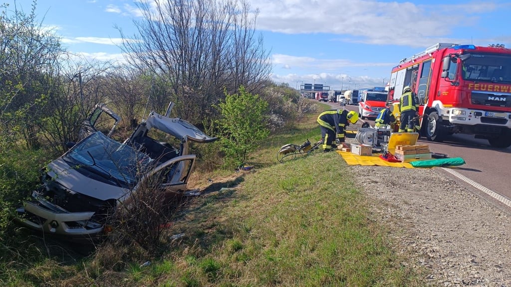 Die A14 war zwischen Kreuz Bernburg und Plötzkau nach einem Unfall gesperrt.