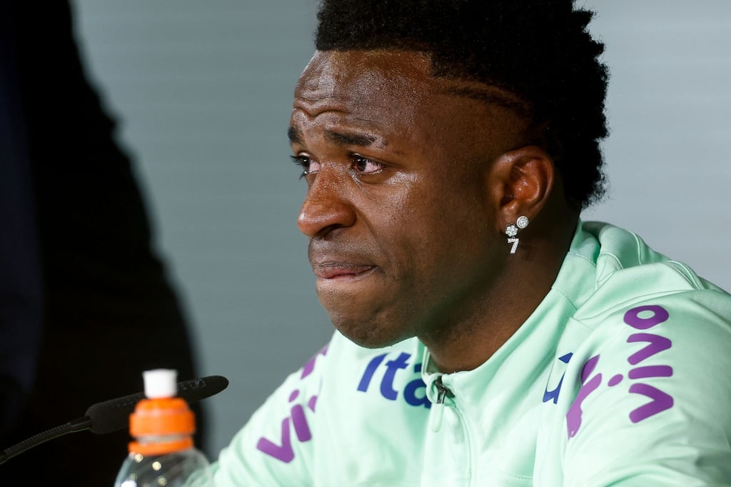 Der brasilianische Nationalspieler Vinicius Junior brach während einer Pressekonferenz in Tränen aus.