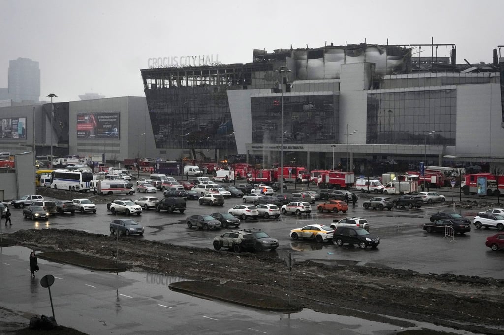 Das abgebrannte Veranstaltungszentrum Crocus City Hall nach einem Anschlag am westlichen Rand von Moskau.