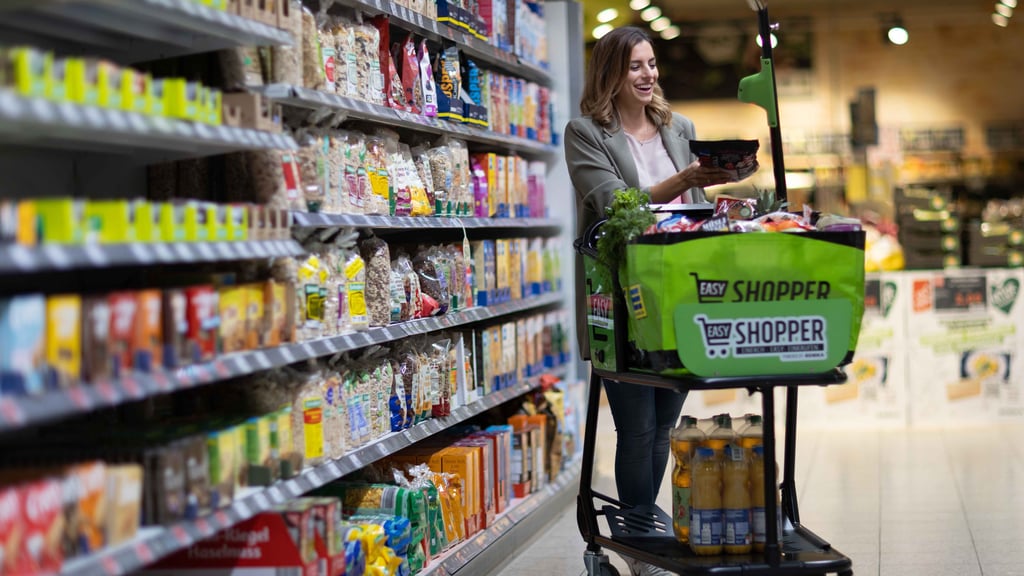 Moderne Easy Shopper, die bereits beim Einkauf die Waren scannen, sollen im neuen E-Center im Florapark Magdeburg eingesetzt werden.