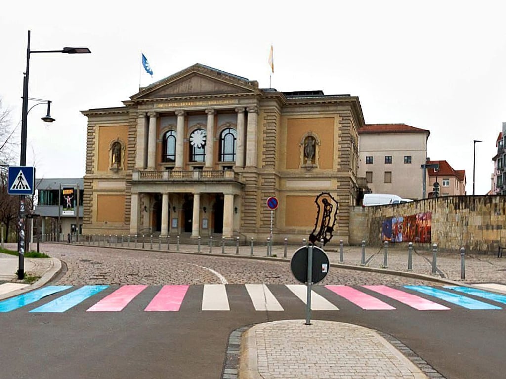 Ein Vorschlag zur Neugestaltung: Zebrastreifen vor der Oper