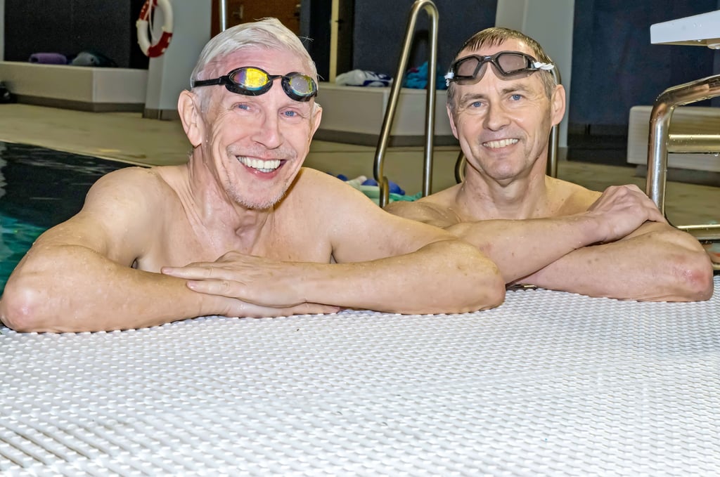 Klaus Dockhorn (l.) hat an den Olympischen Spielen 1972 teilgenommen. Wie sein Bruder Thomas schwimmt er immer noch erfolgreich.