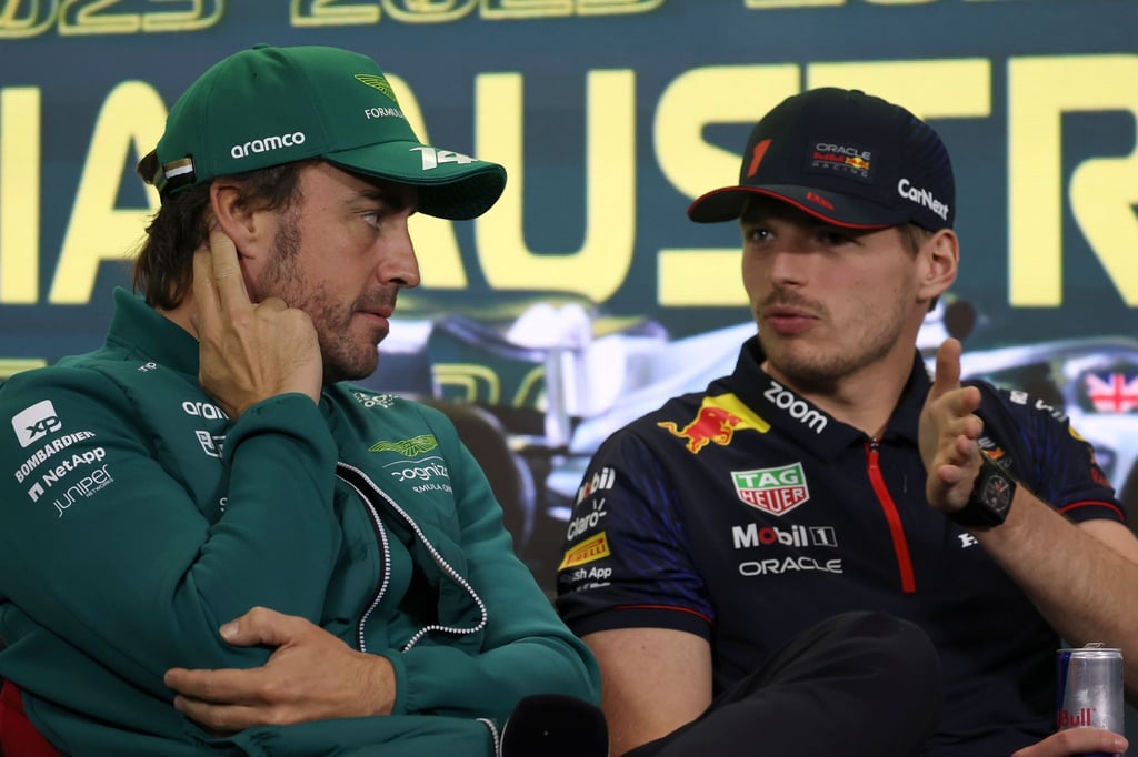 Um Fernando Alonso (l) und Max Verstappen gibt es Wechsel-Spekulationen.