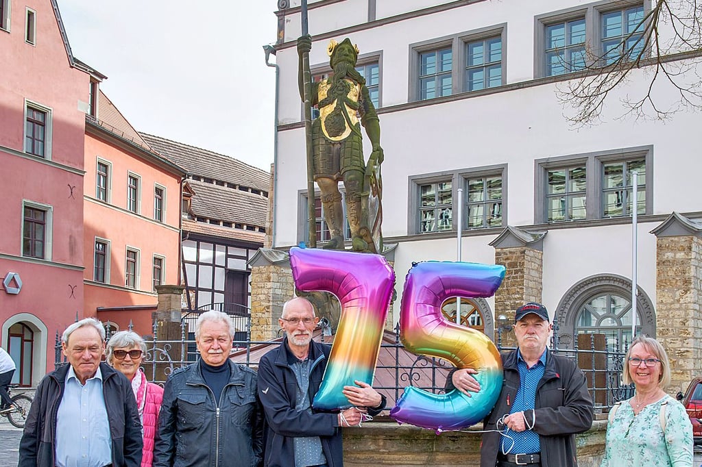 Gratulierten dem Wenzel zum „75sten“: Gunter und Maria Schotte (v.l.), Dieter Liebold, Gerd Henschel, Klaus Wunschick und Maritta Herrmann.