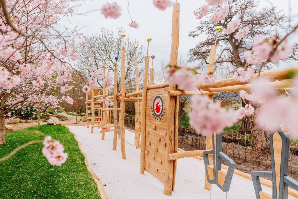 Auf dem Gelände der Glasmanufaktur in Derenburg hat sich einiges getan in den vergangenen Wochen. Unter anderem wurde der Spielplatz erweitert.
