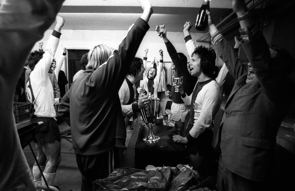 Die Kabinenfeier des 1. FC Magdeburg nach dem Triumph im De Kuip.