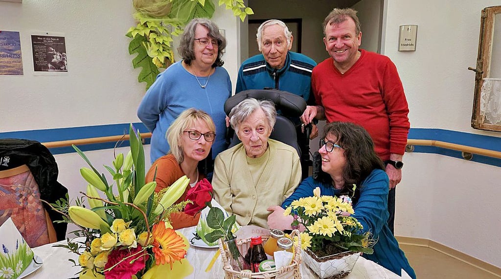Hildegard Friedrichs feierte im Kreise ihrer Familie ihren 104. Geburtstag im Seniorenheim Benneckenstein, wo sie seit 2018 wohnt.