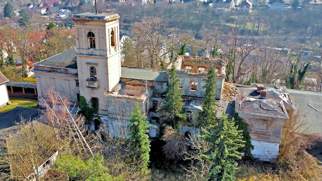 Die Douglas-Villa an der Ermslebener Straße ist schon seit Jahrzehnten dem Verfall preisgegeben.