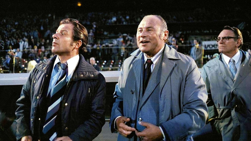 FCM-Trainerlegende Heinz Krügel (r.) mit Co-Trainer Günter Konzack beim Finaltriumph in Rotterdam.