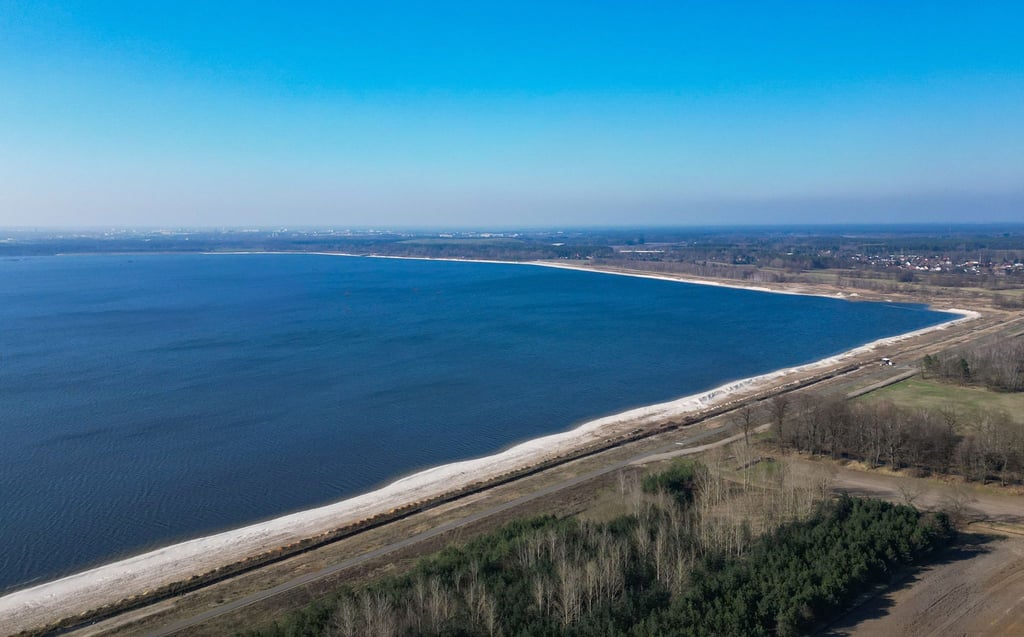 Blick über den neu entstehenden Cottbuser Ostsee (Luftaufnahme mit einer Drohne).