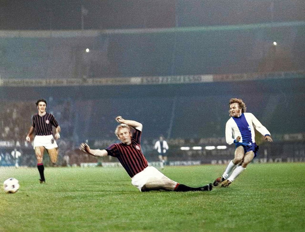 Ein Blick ins weite Rund von Rotterdam zeigt: FCM und Milan spielten vor fast leeren Rängen um den Titel.