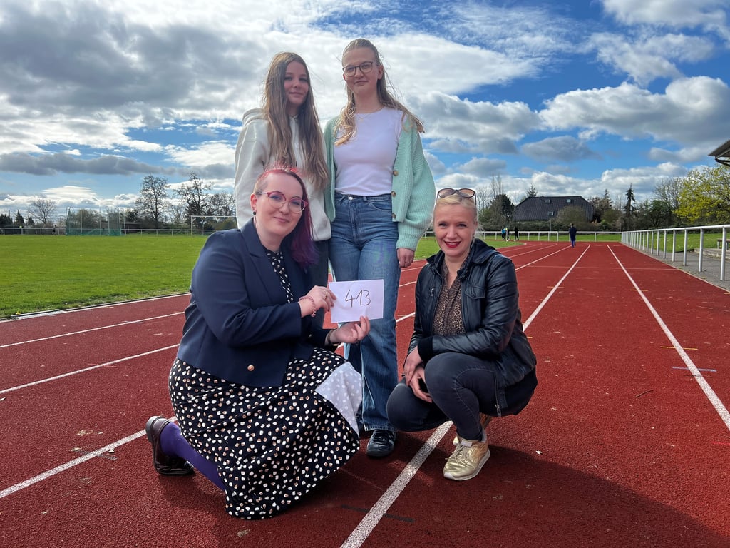 Franzi Ledig (v.l.n.r.), Hannah Friedemann, Finja Stephan und Juliane Kolbe fieberten beim Spendenlauf mit.