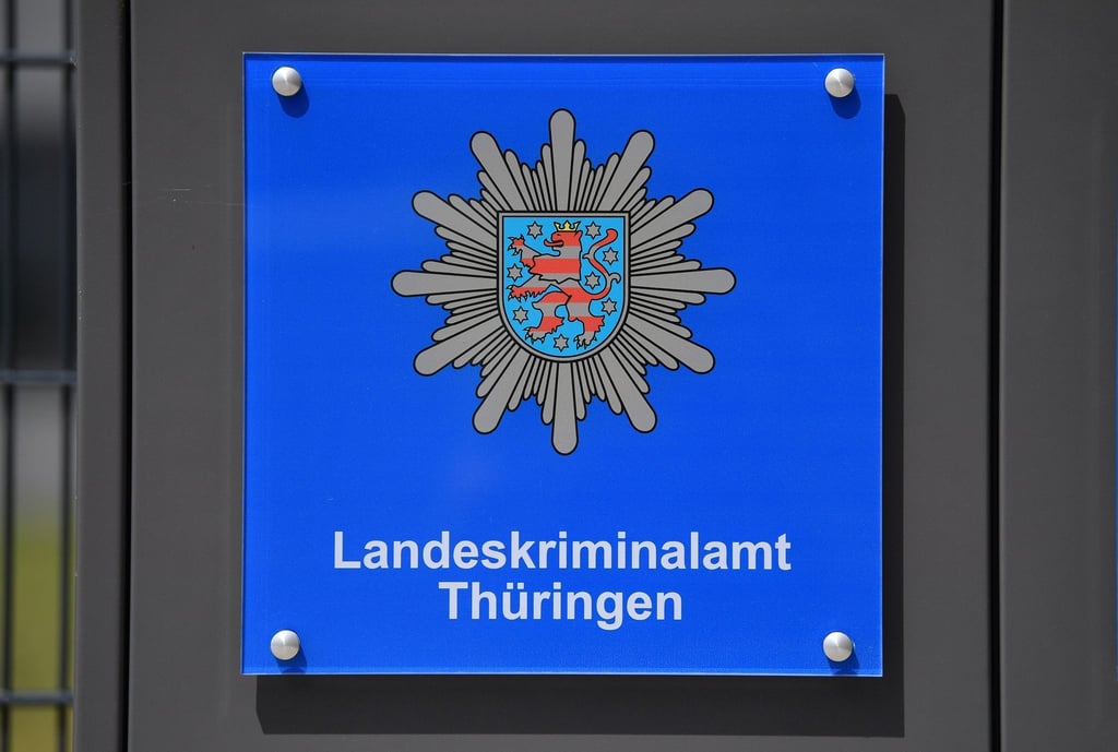 Das Behördenschild des Landeskriminalamt Thüringen.