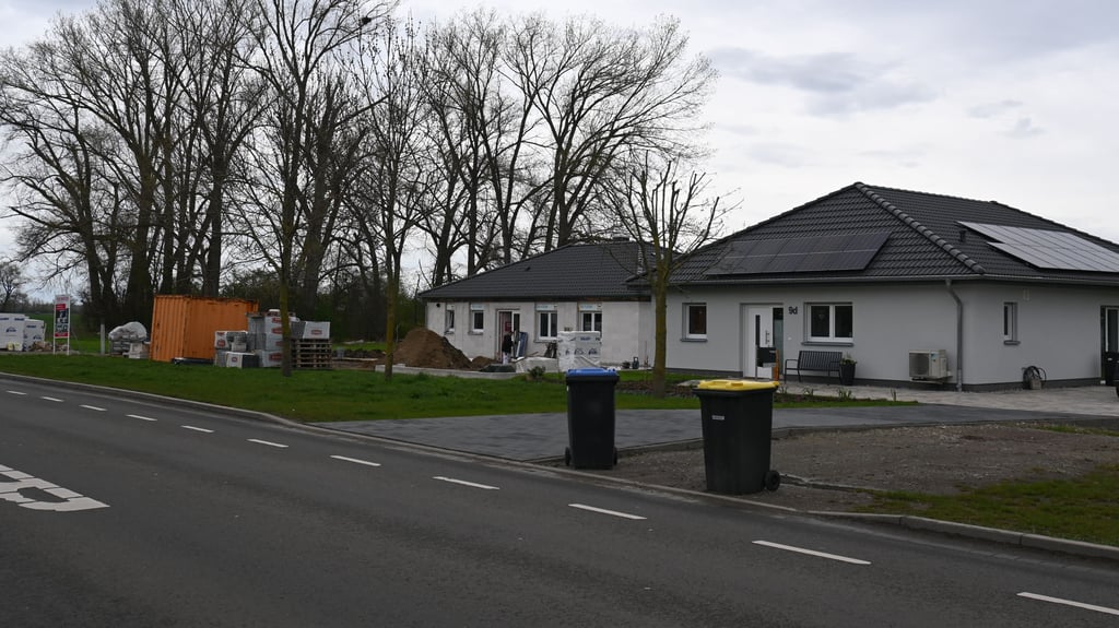 Neugebaute Häuser in Großalsleben: Weitere Bauflächen stehen hier zur Verfügung.