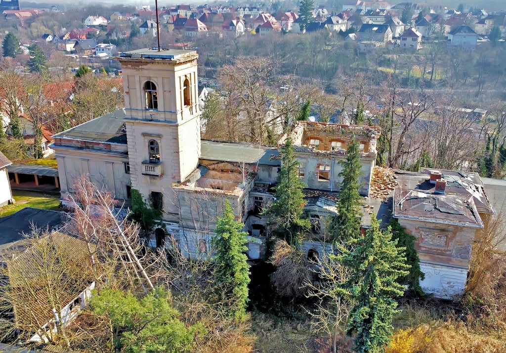 Die Douglas-Villa an der Ermslebener Straße ist schon seit Jahrzehnten dem Verfall preisgegeben.