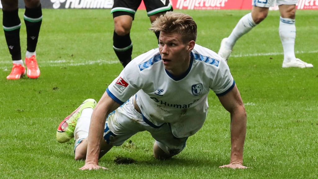 Luca Schuler sorgte mit einem unbedachten TV-Interview für Ärger bei vielen Fans des 1. FC Magdeburg. Sein Trainer Christian Titz ordnet die Aussagen nun ein.