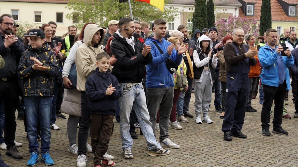 Viele Gäste aus der Altmark und aus Brandenburg schlossen sich der Demo an, aber wenige Genthiner.