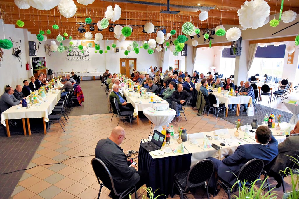 Die Mitglieder des Bauernverbandes „Anhalt“ hatten sich den Freizeit- und Ferienhof Großpaschleben für den Bauerntag 2024 ausgesucht.
