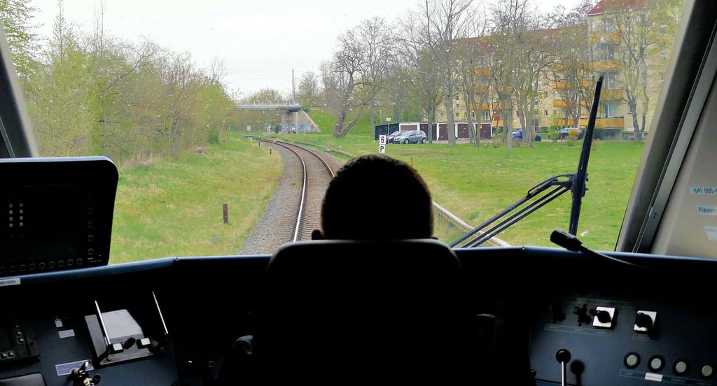 Ab Ende des Jahrzehnts sollen die Züge auf der Trasse Merseburg-Querfurt auch in diesem Zentrum von Mersenburg-Süd nahe der Geiseltstraße halten.