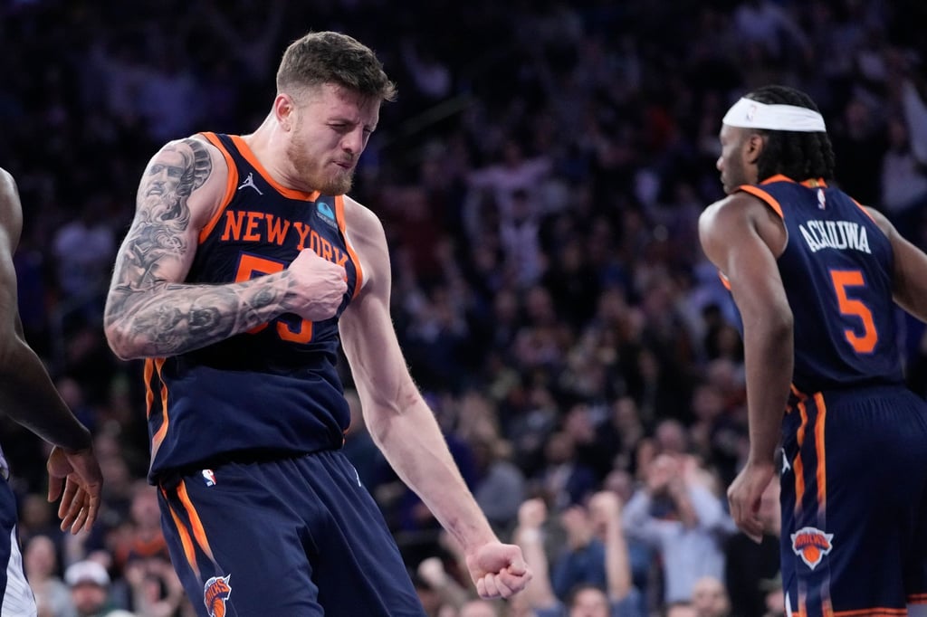 Isaiah Hartenstein jubelt über den Sieg der New York Knicks.