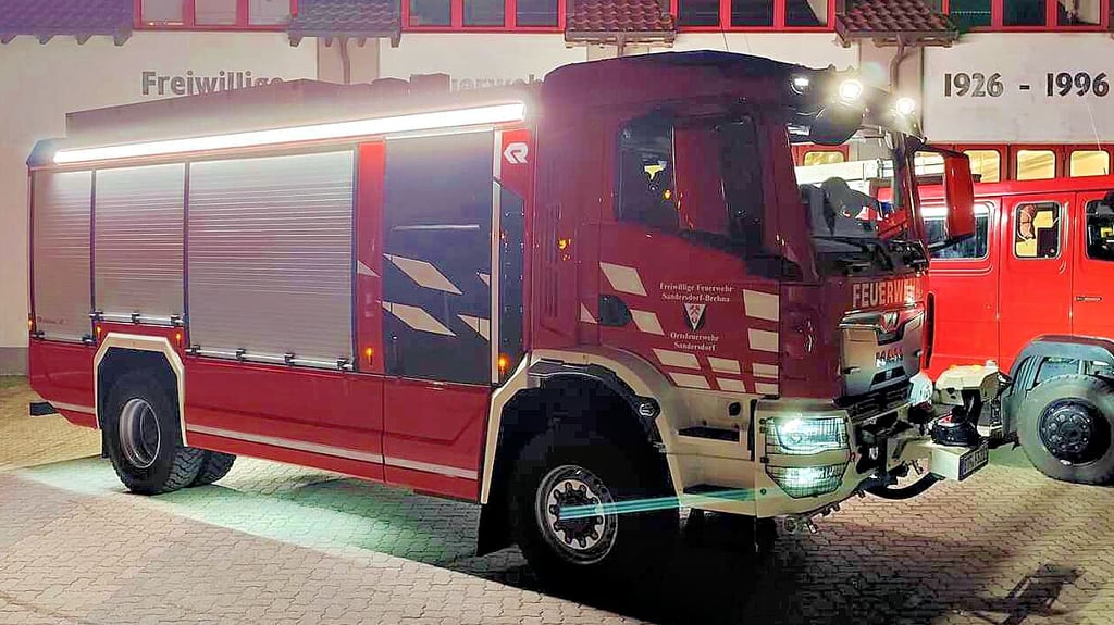 Die Feuerwehr in Sandersdorf hat ein neues Tanklöschfahrzeug bekommen.