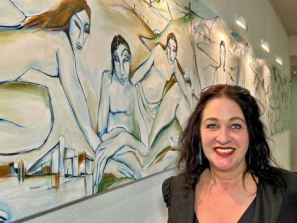 Jeanne Kaiser aus Strenznaundorf hat ihre Kunstschau im Theater Bernburg eröffnet.