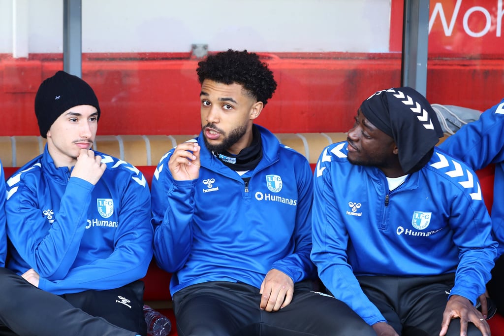 Beim 1. FC Magdeburg muss Jason Ceka zurück auf die Bank rutschen. Dafür kommen die Magdeburger Stamm-Außenverteidiger in die Startelf gegen Elversberg.