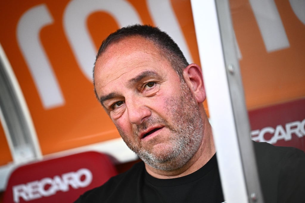 Frank Schmidt hat sich beim turbulenten Heidenheim-Sieg gegen den FC Bayern München verletzt.