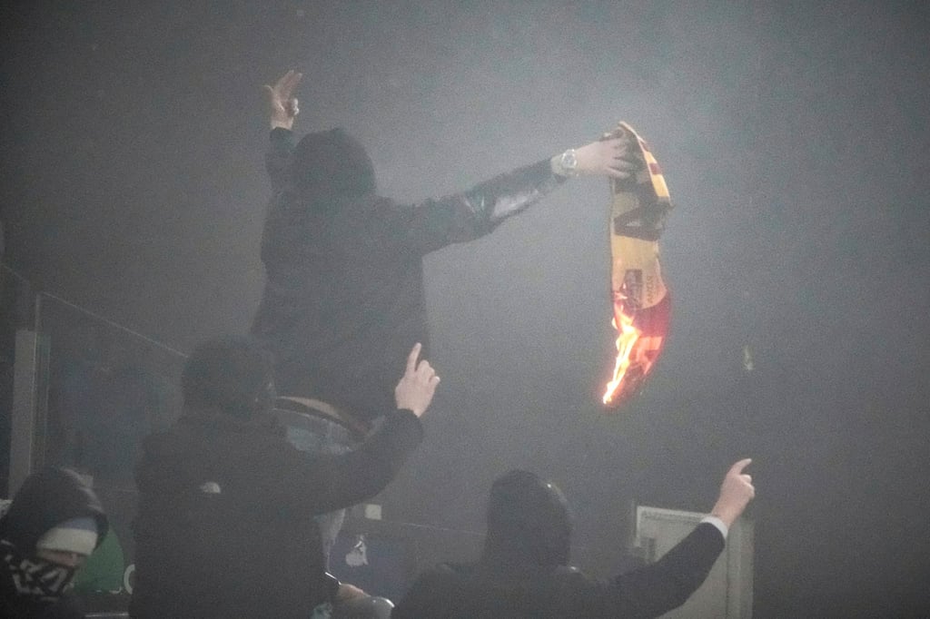 Vor dem Hauptstadt-Derby ist es in Rom zu Ausschreitungen gekommen.