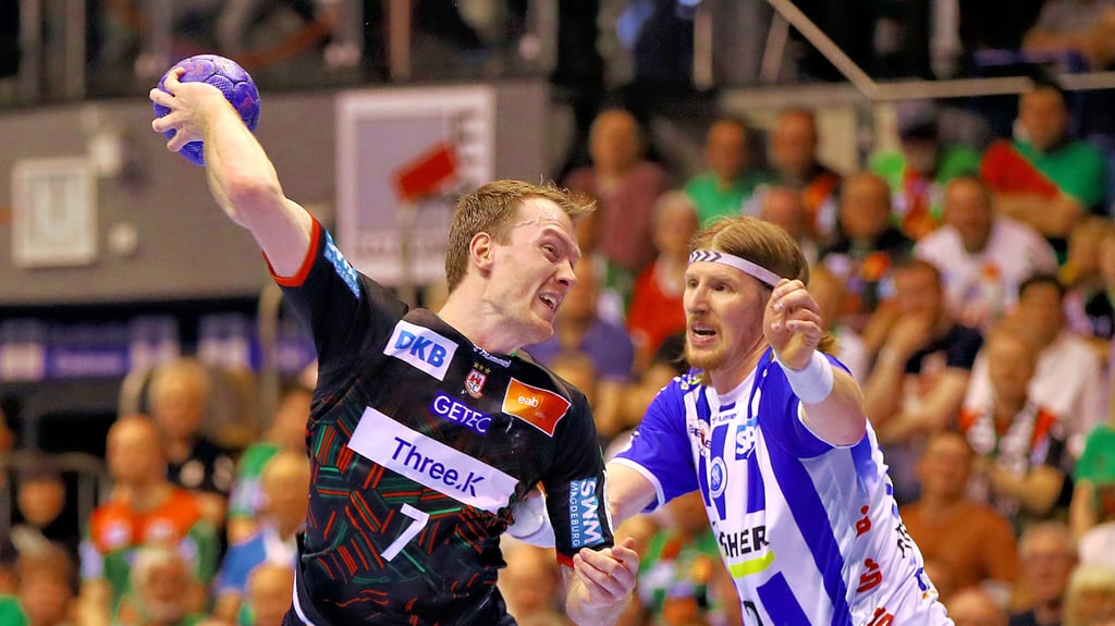 Felix Claar – hier gegen den Stuttgarter Jan Forstbauer – war einmal mehr der überragende Spieler beim SCM. Acht Tore steuerte der Schwede zum 40:31-Heimsieg bei.